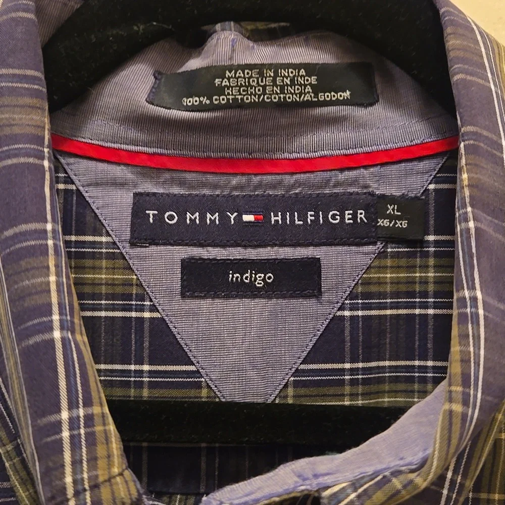 Tommy Hilfiger Men's Classic Fit Short Sleeve Buttondown Shirt